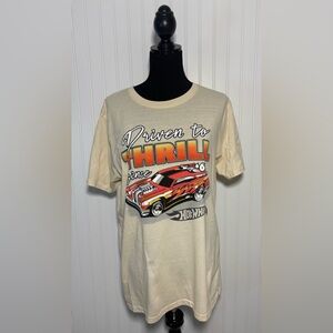 Hot Wheels Driven to Thrill Since 1968 Graphic T-Shirt Beige Car Tee Mens Large